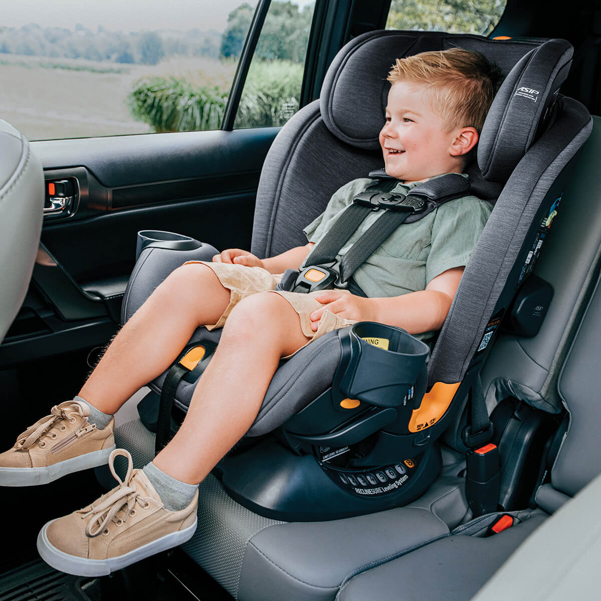 ���� ������ ����� ���� ��� LX ������� � Chicco OneFit LX ClearTex All-in-One Car Seat