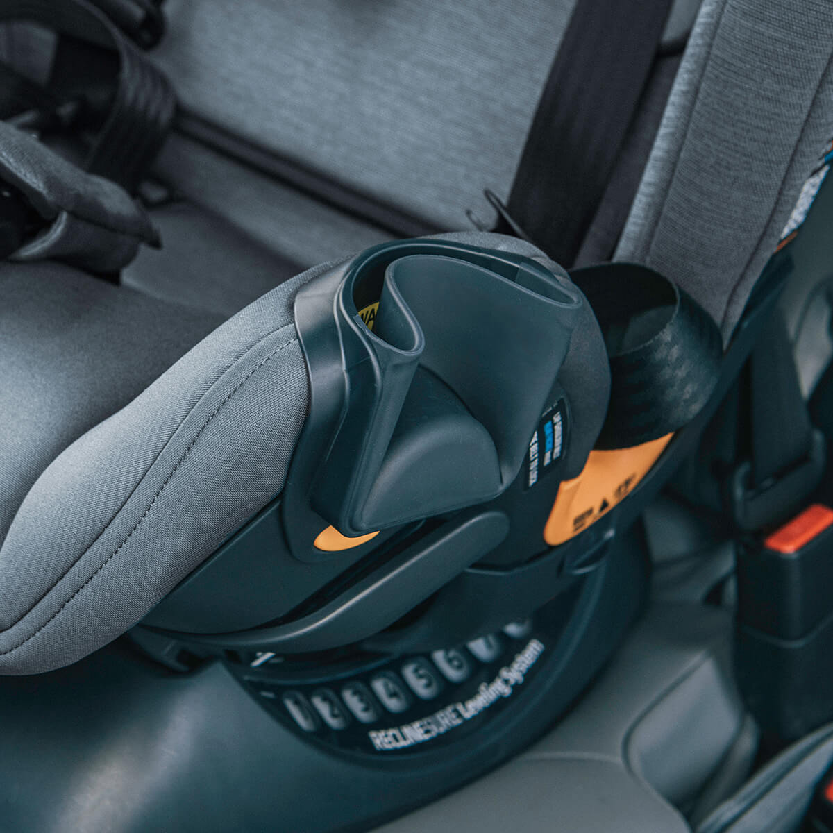 ���� ������ ����� ���� ��� LX ������� � Chicco OneFit LX ClearTex All-in-One Car Seat