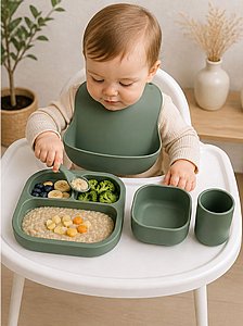 סט כלי אוכל 4 חלקים נצמדות מרובע סיליקון Miya Baby סט כלי אוכל 4 חלקים נצמדות מרובע סיליקון Miya Baby