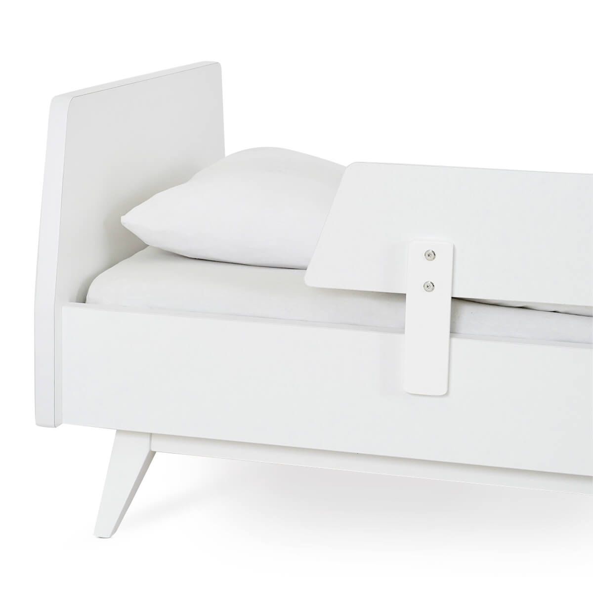 ���� ���� ������ ������� ��� ����� � Dainy�s Caroline Toddler Bed Classic White 130�70 cm